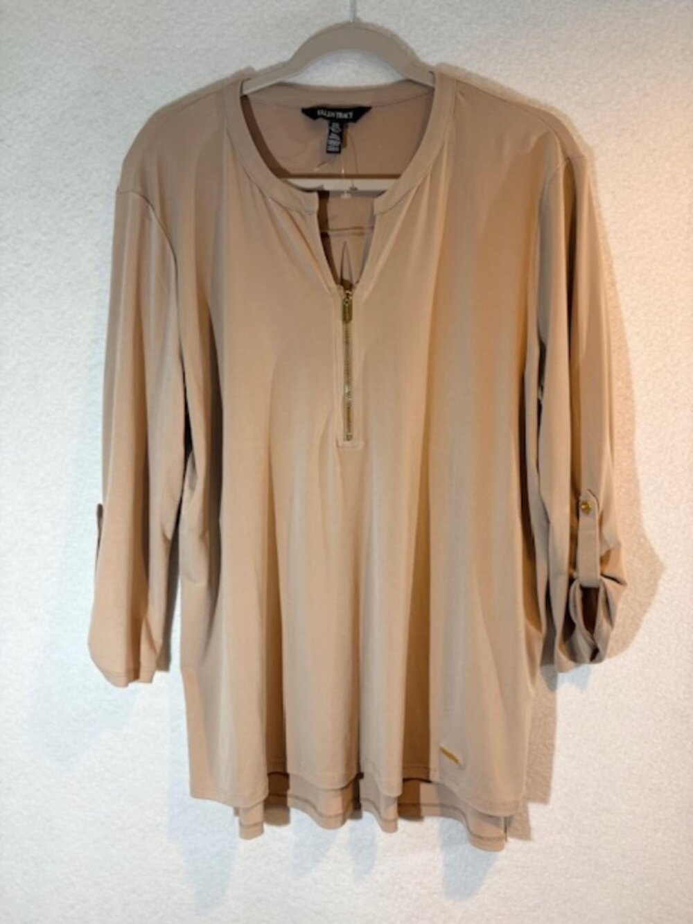 Ellen Tracy Tan Tunic Size XL Roll Tab Sleeve Split Neck    NWOT